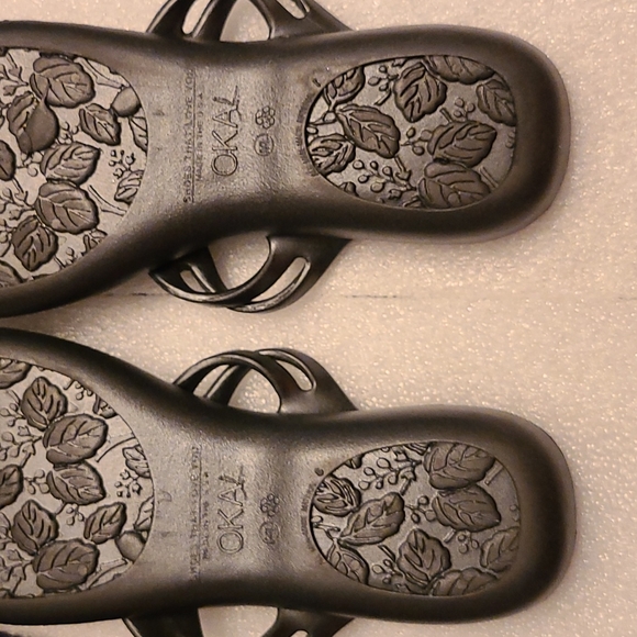 OKAb Black Flip Flops - Picture 5 of 7